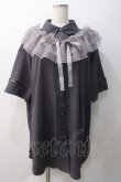 画像1: axes femme / チュールフリルカラー付きシャツ  グレー Y-25-05-22-137-AX-BL-SZ-ZY (1)