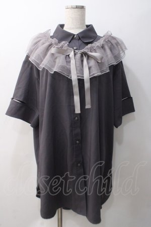 画像: axes femme / チュールフリルカラー付きシャツ  グレー Y-25-05-22-137-AX-BL-SZ-ZY
