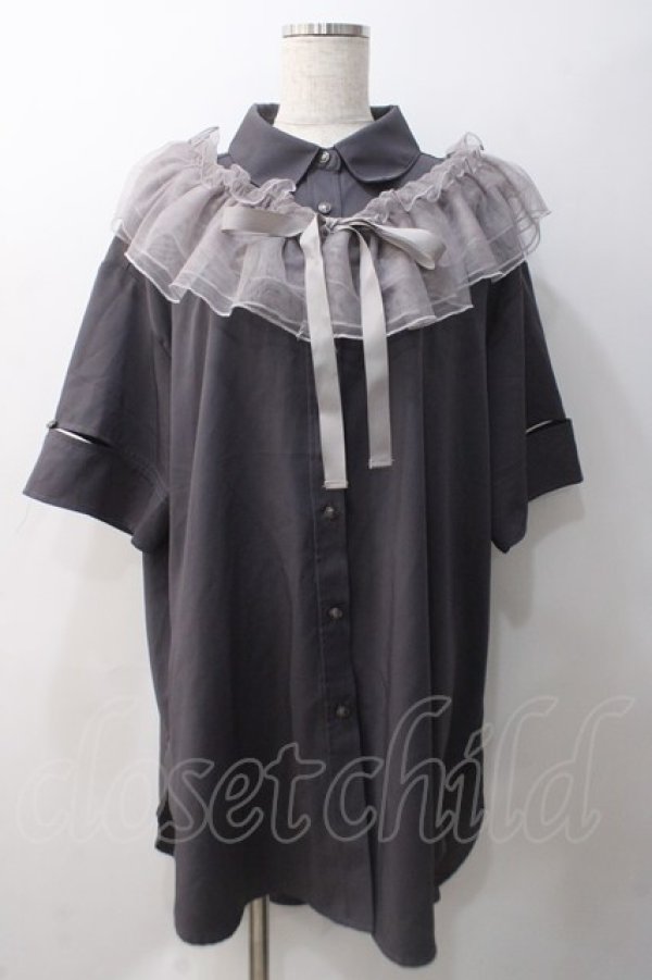 画像1: axes femme / チュールフリルカラー付きシャツ  グレー Y-25-05-22-137-AX-BL-SZ-ZY (1)