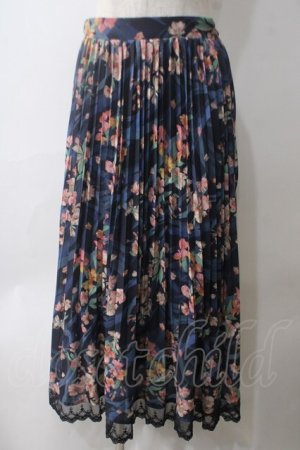 画像: axes femme / 水彩花柄プリーツロングスカート  紺 Y-25-05-25-209-AX-SK-SZ-ZY