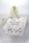 画像1: Maison de FLEUR / すみっコぐらし 刺繍フリルハンドルトートバッグ F アイボリー Y-25-06-01-029-LO-BG-SZ-ZY (1)