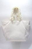 画像2: Maison de FLEUR / すみっコぐらし 刺繍フリルハンドルトートバッグ F アイボリー Y-25-06-01-029-LO-BG-SZ-ZY (2)