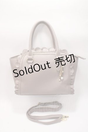 画像: axes femme / チャーム付きフリルバッグ  グレージュ Y-25-06-01-036-AX-BG-SZ-ZT-K023
