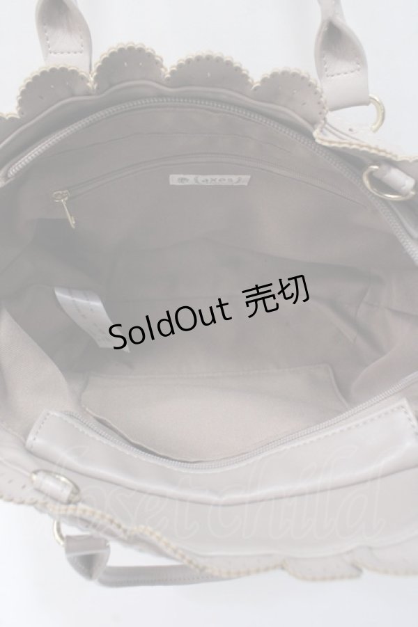 画像3: axes femme / チャーム付きフリルバッグ  グレージュ Y-25-06-01-036-AX-BG-SZ-ZT-K023 (3)