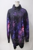 画像1: NieR Clothing / LONG ZIP PARKA 【NieR COSMO】 F ブラック×パープル Y-25-06-06-144-PU-TO-SZ-ZY (1)