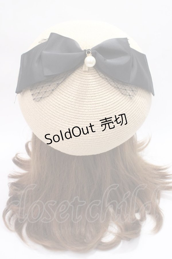 画像1: axes femme POETIQUE / パール付リボン雑材風ベレー帽  ベージュ Y-25-06-09-046-AX-AC-SZ-ZY (1)