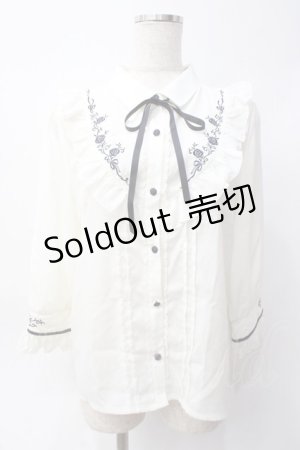 画像: axes femme / バラ刺繍ヨーク切替七分袖ブラウス  生成り Y-25-06-09-062-AX-BL-SZ-ZY
