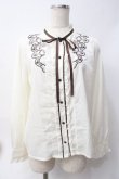 画像1: axes femme / 刺繍入スタンドカラーブラウス  生成り Y-25-06-09-064-AX-BL-SZ-ZI (1)