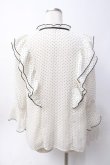 画像2: axes femme POETIQUE / ドット配色リボンフリルブラウス  白 Y-25-06-09-069-AX-BL-SZ-ZI (2)