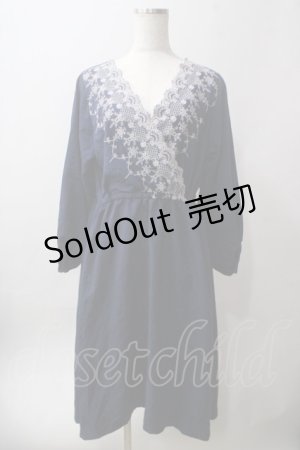 画像: axes femme / 刺繍入りカシュクールワンピース M 紺 Y-25-06-12-106-AX-OP-SZ-ZY