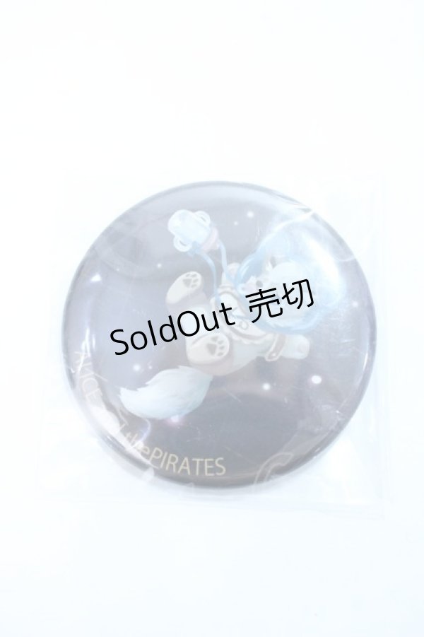 画像1: ALICE and the PIRATES / Galaxy Chris 〜輝く星屑と宇宙(そら)の歯車〜柄　船とChris 缶バッジ  黒 Y-25-06-18-013-PA-ZA-SZ-ZY (1)