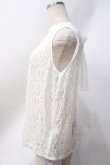 画像2: axes femme POETIQUE / バックリボン総レースブラウス  白 Y-25-06-20-044-AX-TO-SZ-ZI (2)