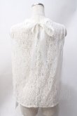 画像3: axes femme POETIQUE / バックリボン総レースブラウス  白 Y-25-06-20-044-AX-TO-SZ-ZI (3)