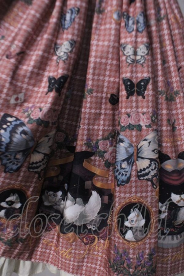 画像4: ALICE and the PIRATES / Dual face 〜phantom and truth〜柄ジャンパースカート  ピンク Y-25-06-24-081-PA-OP-SZ-ZY (4)