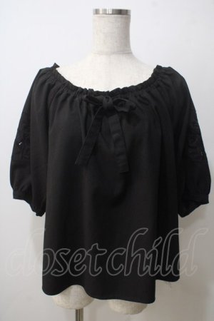 画像: F&A / ローズ刺繍袖トップス F 黒 Y-25-06-26-009-LO-TO-SZ-ZY