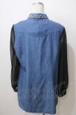 画像2: GLAD NEWS / スタッズ付き袖チュールデニムシャツ  ブルー Y-25-06-26-096-GL-TO-SZ-ZT076 (2)