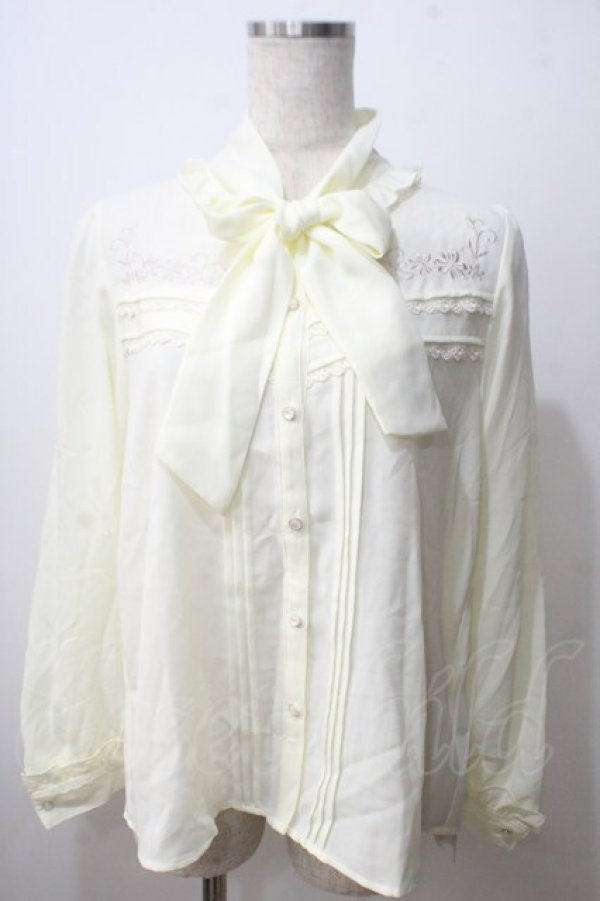 画像1: axes femme / 花刺繍ボウタイブラウス F 生成り Y-25-06-26-039-AX-BL-SZ-ZT076 (1)