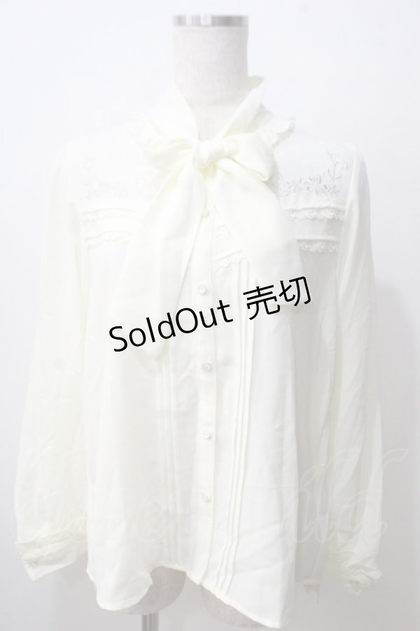 画像1: axes femme / 花刺繍ボウタイブラウス F 生成り Y-25-06-26-039-AX-BL-SZ-ZT076 (1)