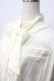 画像3: axes femme / 花刺繍ボウタイブラウス F 生成り Y-25-06-26-039-AX-BL-SZ-ZT076 (3)