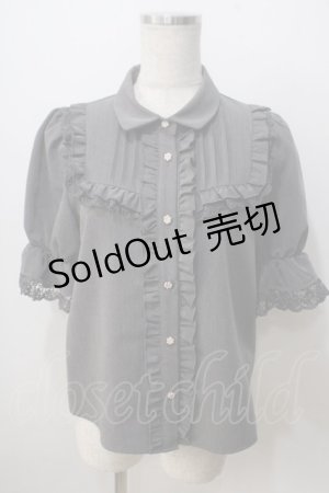 画像: evelyn / Uフリル半袖ブラウス  グレー Y-25-06-28-082-LO-BL-SZ-ZY