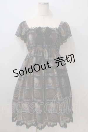 画像: ALICE and the PIRATES / La Priere~ガラス窓に見る夢~柄ジャンパースカートII  黒 Y-25-06-28-107-PA-OP-SZ-ZY