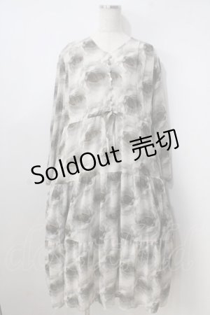 画像: axes femme / ぼかし花柄ティアードワンピース  グレー Y-25-06-28-148-AX-OP-SZ-ZY