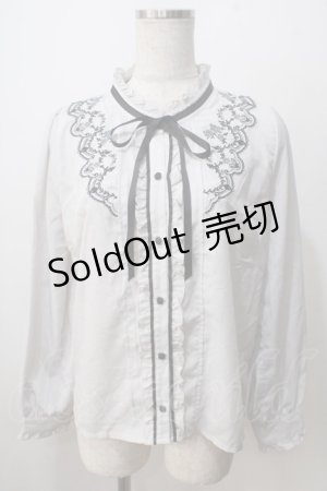 画像: axes femme / 刺繍入スタンドカラーブラウス M グレー Y-25-07-01-057-AX-BL-SZ-ZY