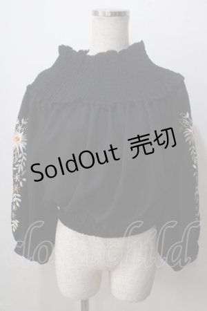画像: axes femme NOSTALGIE / 袖刺繍入りブラウス  黒 Y-25-07-01-067-AX-BL-SZ-ZI