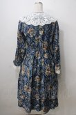 画像2: axes femme NOSTALGIE / ローズオーナメント柄ワンピース  紺 Y-25-07-01-091-AX-OP-SZ-ZT494 (2)