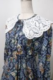 画像3: axes femme NOSTALGIE / ローズオーナメント柄ワンピース  紺 Y-25-07-01-091-AX-OP-SZ-ZT494 (3)