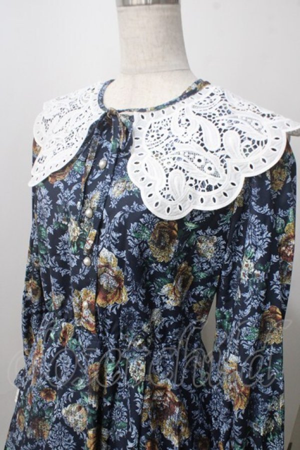 画像3: axes femme NOSTALGIE / ローズオーナメント柄ワンピース  紺 Y-25-07-01-091-AX-OP-SZ-ZT494 (3)