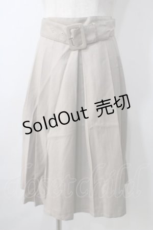 画像: F i.n.t / 太ベルト付きレトロプリーツスカート F ベージュ Y-25-07-01-114-CA-SK-SZ-ZI