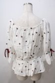 画像2: axes femme / ミニローズ刺繍ブラウス F 白 Y-25-07-03-042-AX-BL-SZ-ZY (2)