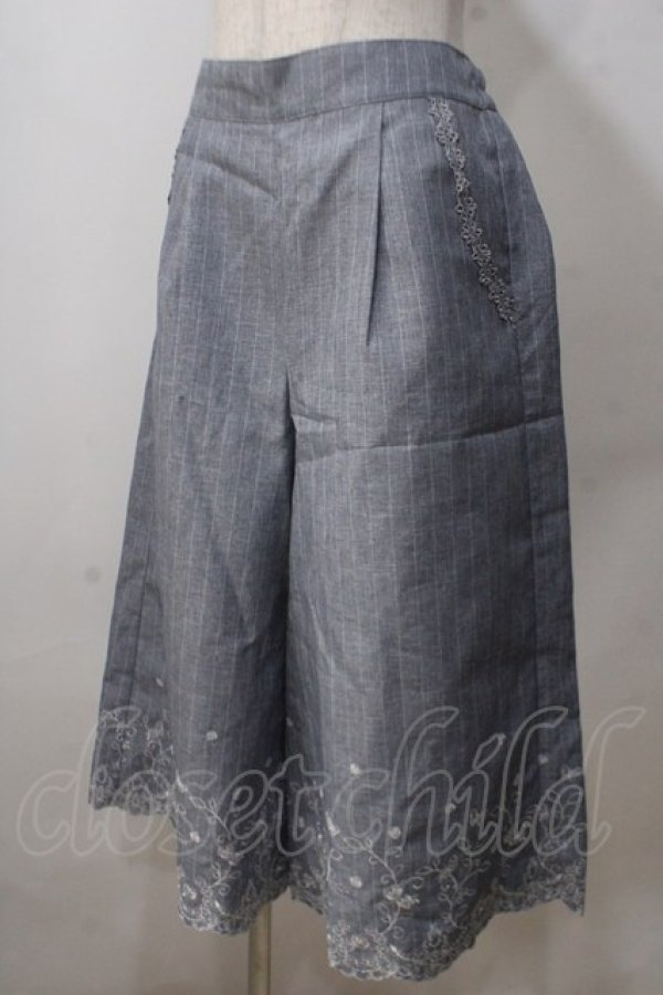 画像3: axes femme / ストライプ刺繍入りセットアップ M グレー Y-25-07-03-044-AX-OP-SZ-ZY (3)