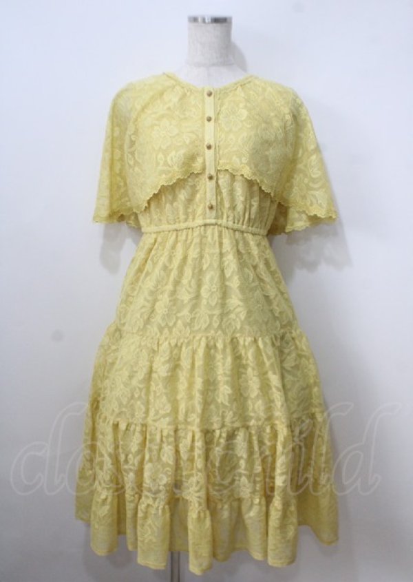 画像1: axes femme / ケープ風レースティアードワンピース  イエロー Y-25-07-06-043-AX-OP-SZ-ZT475 (1)