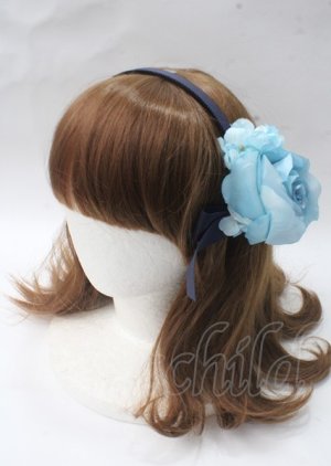 画像: Innocent World / 紫陽花と薔薇のカチューシャ - ブルー Y-25-07-08-069-IW-AC-SZ-ZY
