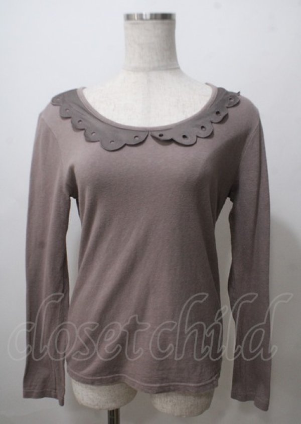 画像1: Emily Temple cute / サテンスカラップ衿カットソー  ブラウン Y-25-07-12-038-ET-TO-SZ-ZT457 (1)