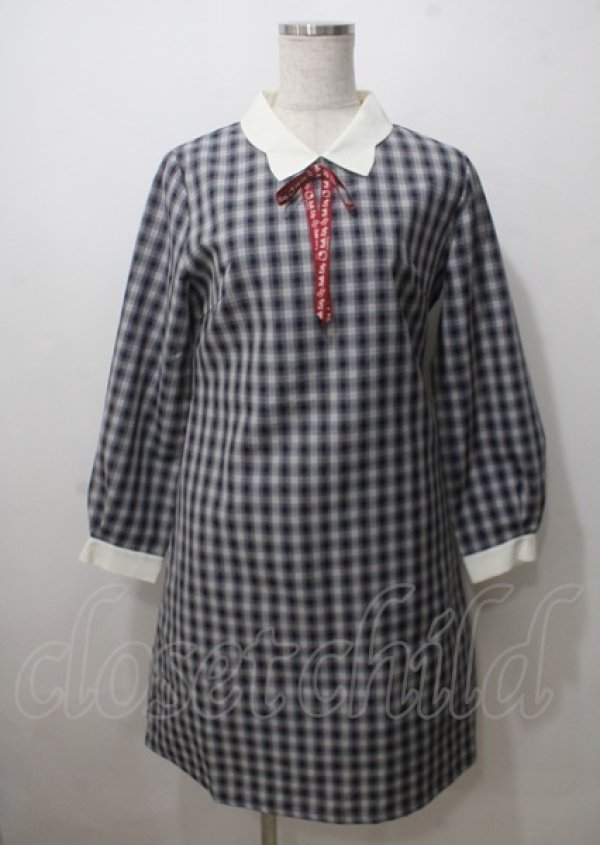画像1: F i.n.t / クレリックチェックワンピース/ハローキティ F 紺 Y-25-07-12-063-CA-OP-SZ-ZI (1)