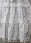 画像4: BABY,THE STARS SHINE BRIGHT / Innocent Ribbon Lace シャーリングジャンパースカート  白 Y-25-07-12-068-BA-OP-SZ-ZY (4)