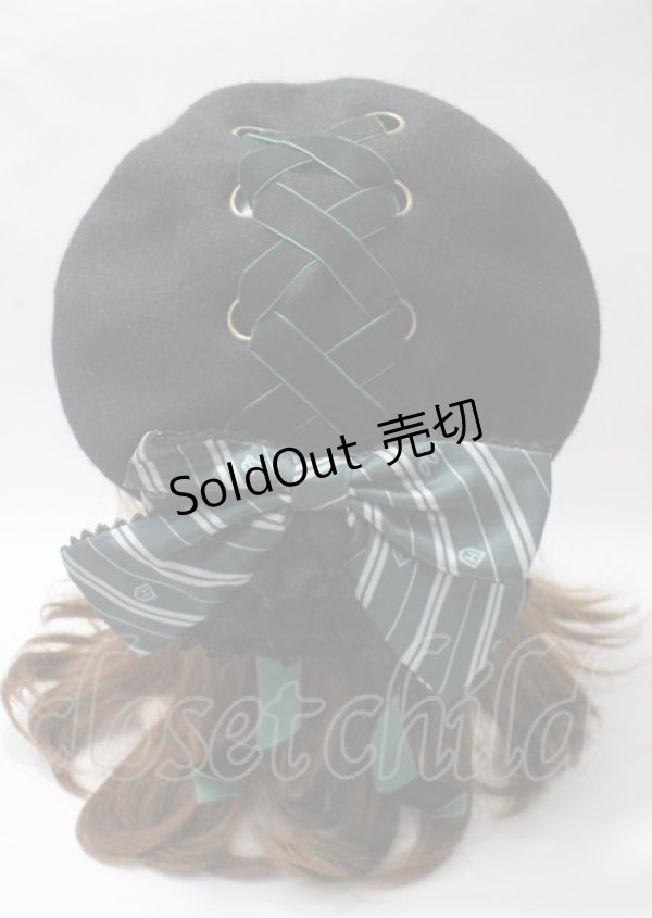 画像1: ATELIER PIERROT / ハリー・ポッター リボンブローチ付きレースアップベレー帽  スリザリン Y-25-07-12-011-EL-AC-SZ-ZY (1)