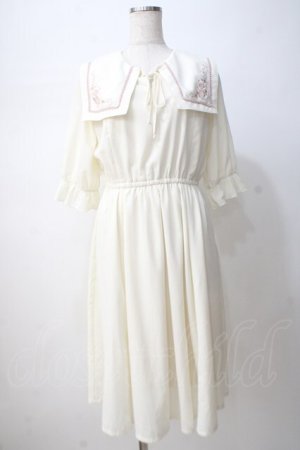 画像: axes femme / 刺繍入セーラー襟ワンピース F 生成り Y-25-07-14-096-AX-OP-SZ-ZY