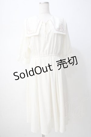 画像: axes femme / 刺繍入セーラー襟ワンピース F 生成り Y-25-07-14-096-AX-OP-SZ-ZY