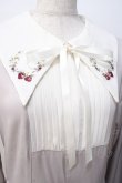 画像5: axes femme / ストロベリー刺繍ワンピース F クリーム Y-25-07-14-108-AX-OP-SZ-ZI (5)