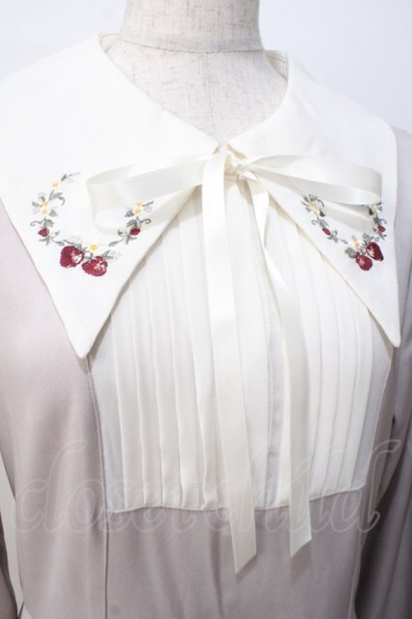 画像5: axes femme / ストロベリー刺繍ワンピース F クリーム Y-25-07-14-108-AX-OP-SZ-ZI (5)