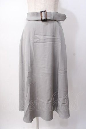 画像: an another angelus / ベルト付きバックラッフルフレアースカート  グレー Y-25-07-16-054-CA-SK-SZ-ZY