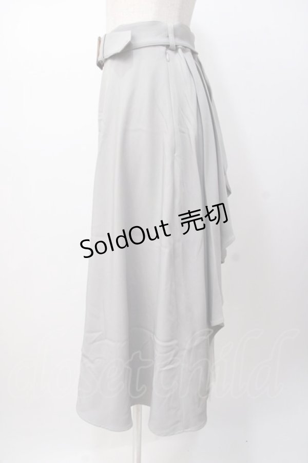 画像2: an another angelus / ベルト付きバックラッフルフレアースカート  グレー Y-25-07-16-054-CA-SK-SZ-ZY (2)