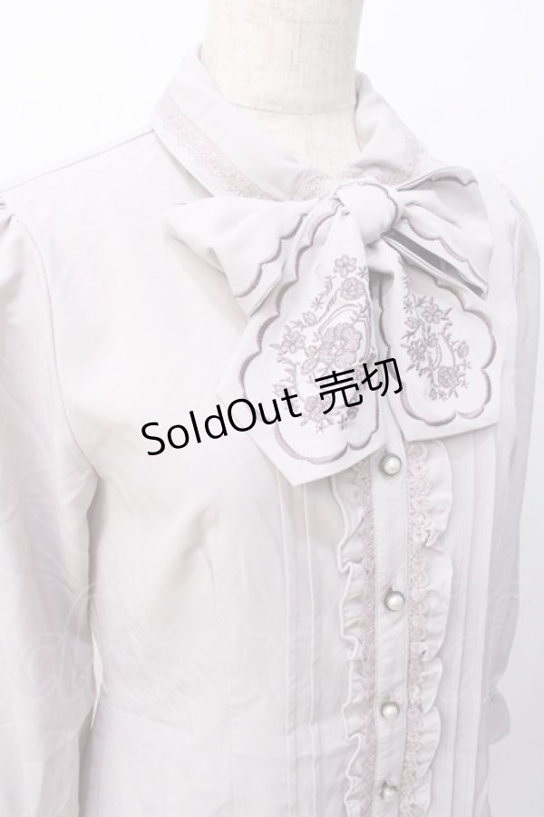 画像4: axes femme / 刺繍リボンブラウス  グレー Y-25-07-16-007-AX-BL-SZ-ZY (4)