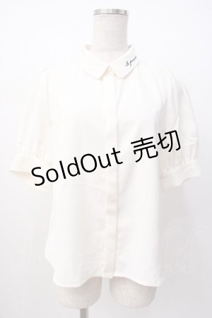 画像: Fi.n.t / リボンタイ付きロゴ刺繍衿ブラウス  生成り Y-25-07-16-012-CA-BL-SZ-ZY