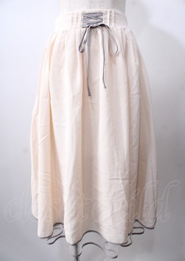 画像1: axes femme POETIQUE / リボン花柄バックフリルスカート  生成り Y-25-07-18-128-AX-SK-SZ-ZI (1)