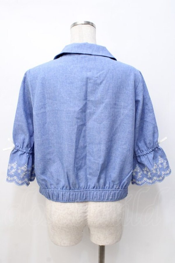 画像3: axes femme / スカラップ刺繍袖ブルゾン  サックス Y-25-07-21-032-AX-TO-SZ-ZI (3)